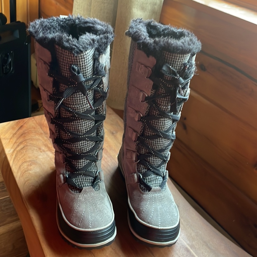 Tall winter boots